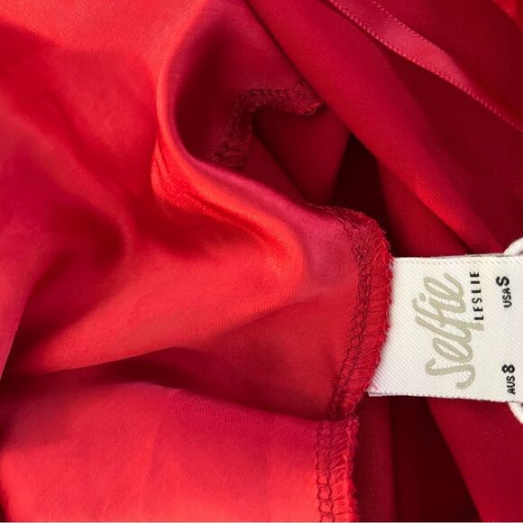 NWT SELFIE LESLIE
CHAMPAGNE SHOWERS HALTERNECK SLIP MINI DRESS WINE - Picture 4 of 4